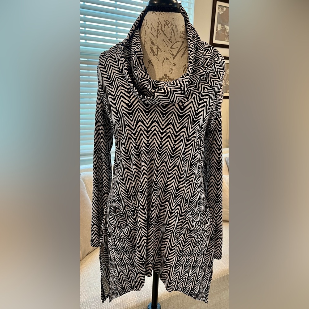 Chelsea & Theodore Black and White Zigzag Tunic